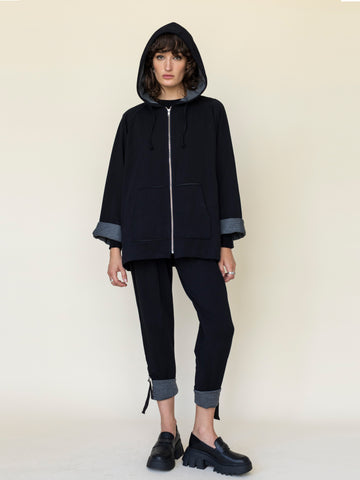 Contrast Fabric Cuff Sleeve Sweatshirt in Black